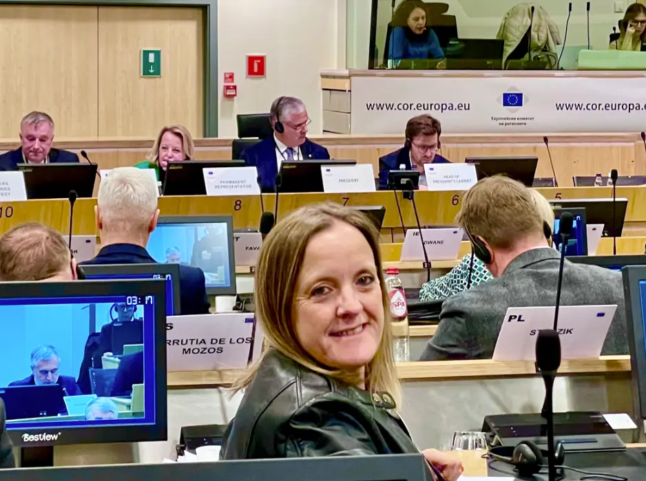 Isabel Urrutia, consejera de Presidencia de Cantabria, durante su primera intervenci&oacute;n como miembro de la Mesa del Comit&eacute; Europeo de las Regiones, consolidando la presencia de la regi&oacute;n en la pol&iacute;tica europea.