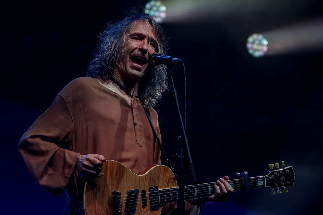 El cantante Roberto Iniesta, 'Robe', durante un concierto en el Auditorio Miguel R&iacute;os. / Ricardo Rubio