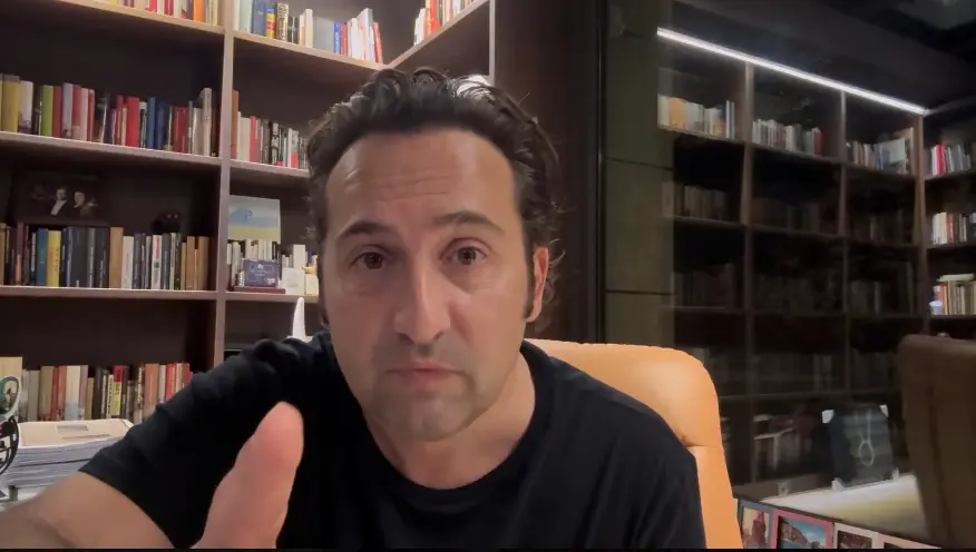 Iker Jim&eacute;nez durante un v&iacute;deo subido a sus redes sociales. / X
