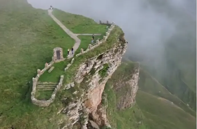 Imagen a&eacute;rea del mirador Covalruyo , ubicado en SanRoque de R&iacute;o Miera. / RRSS