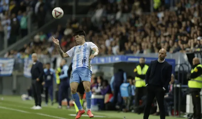 Jos&eacute; Alberto L&oacute;pez, durante el intenso encuentro ante el M&aacute;laga CF en La Rosaleda. / l.HH