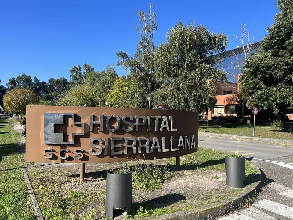 La entrada del hospital Sierrallana. / Alerta