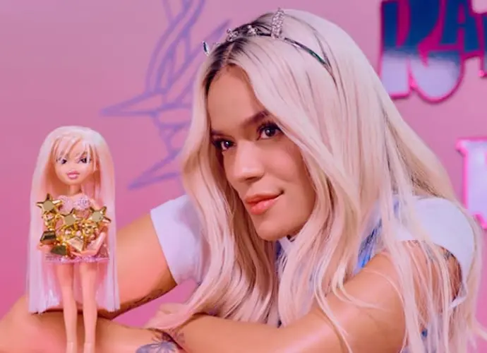 La cantante, Karol G con su nueva versi&oacute;n Bratz. / IG