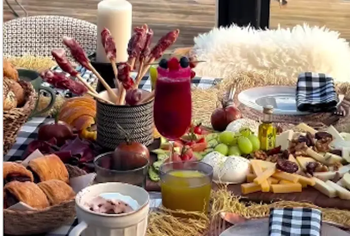 Brunch del que puedes disfrutar en Fusta y Cebada.  RRSS