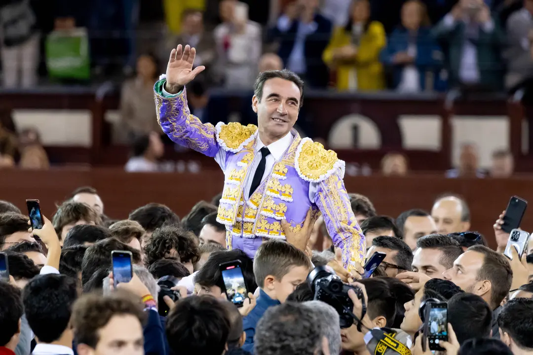 Enrique Ponce durante su despedida a los ruedos en la plaza de toros de Las Ventas a 28 de Septiembre de 2024 en Madrid. EP