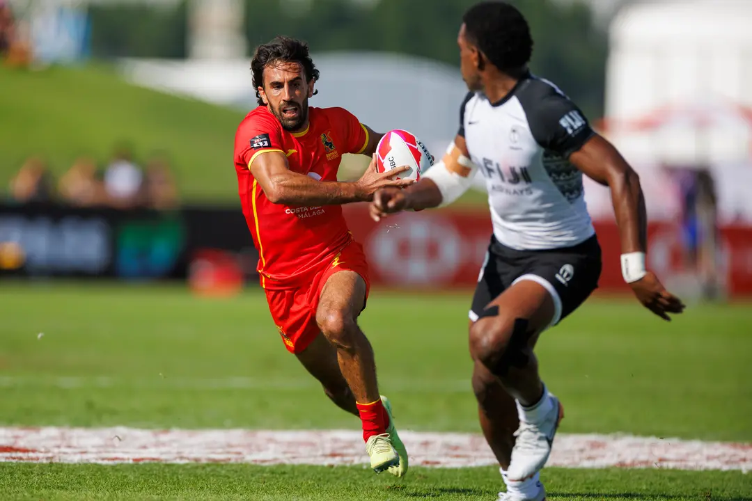 DUBAI, UAE - NOVEMBER 30: CAPTION in a men's Pool C match between Fiji and Spain during the 2024 Emirates Dubai 7s at The Sevens Stadium on Saturday, Nov 30, 2024 in Dubai, United Arab Emirates. (Photo by Zach Franzen / World Rugby)