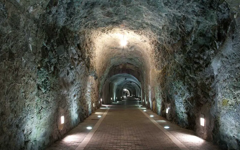 El final del t&uacute;nel sorprende a sus visitantes. / T.L.