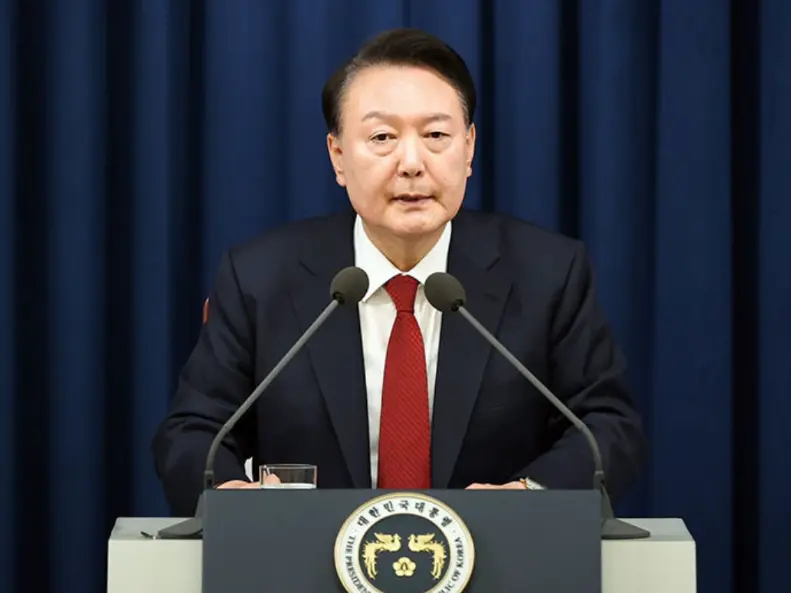 El presidente de Corea del Sur, Yoon Suk Yeol, declar&oacute; la ley marcial la noche del martes. / EP