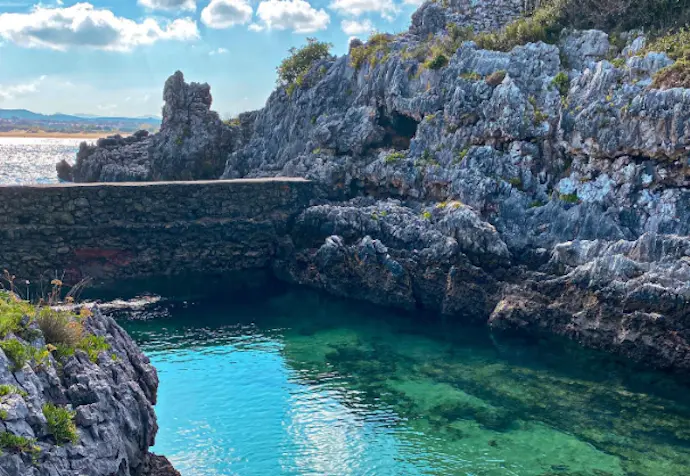 Una de las piscinas naturales de Isla. / FB