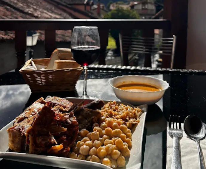 Un plato del restaurante 'Quesos y Cosas' de Mogrovejo. / IG