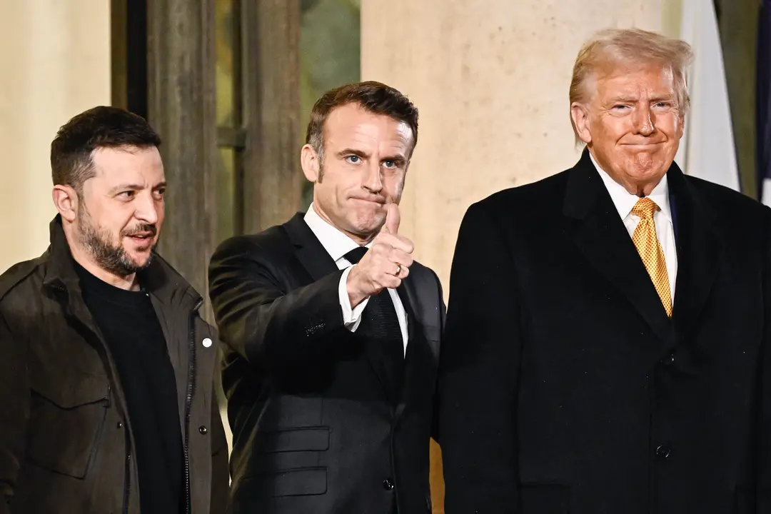 Zelenski, Macron y Trump en la inauguraci&oacute;n de Notre Dame. / Julien De Rosa