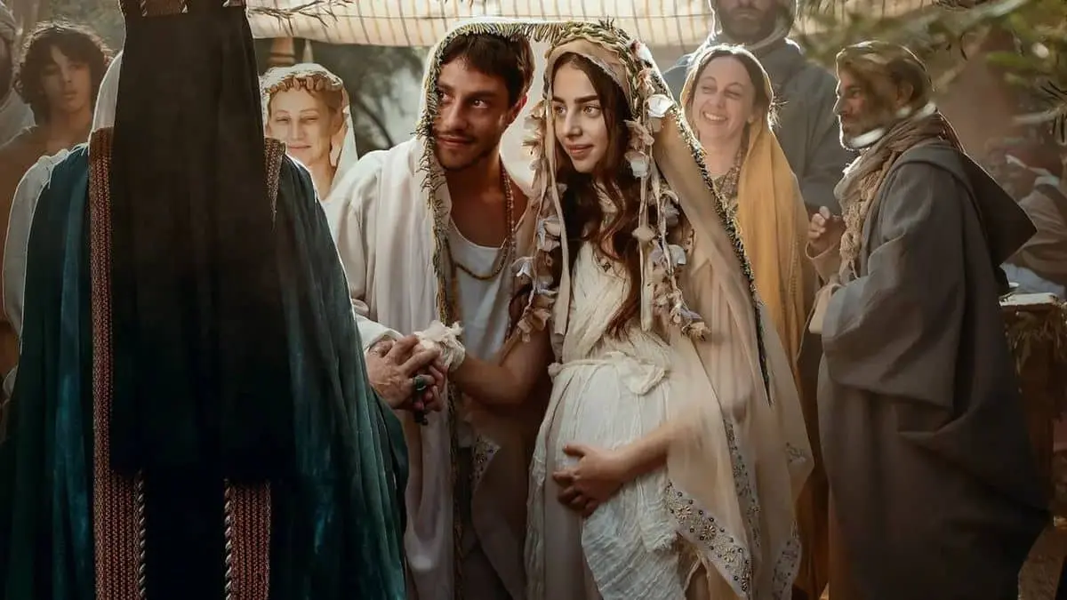 Noa Cohen y Ido Tako encarnan a Mar&iacute;a y Jos&eacute;. / Netflix