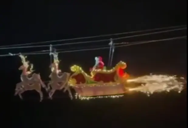 El Pap&aacute; Noel de Cartes durante su primer vuelo. / Red X