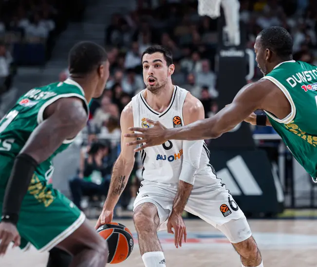 Una jugada del partido de ayer disputado entre Real Madrid y Zalgiris. / RMBasket
