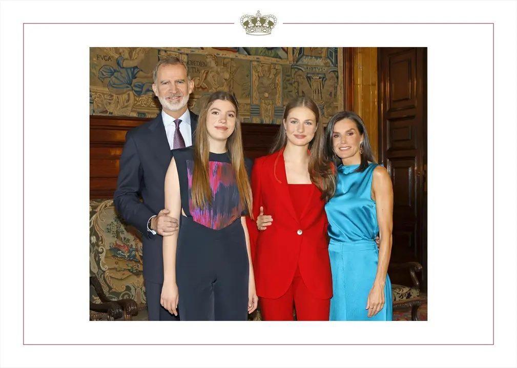Los Reyes Don Felipe y Do&ntilde;a Letizia felicitan la Navidad junto a sus hijas la Princesa Leonor y la Infanta Sof&iacute;a. / Casa Real