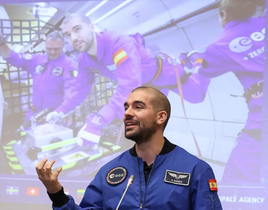 C&oacute;digo:
6410959
Fecha:
17/12/2024
Dimensiones:
3770 x 2953 (823,2 KB.)
Fotos del Tema:
9
Pie de Foto:
El astronauta de carrera de la ESA, Pablo &Aacute;lvarez. / Marta Fern&aacute;ndez
