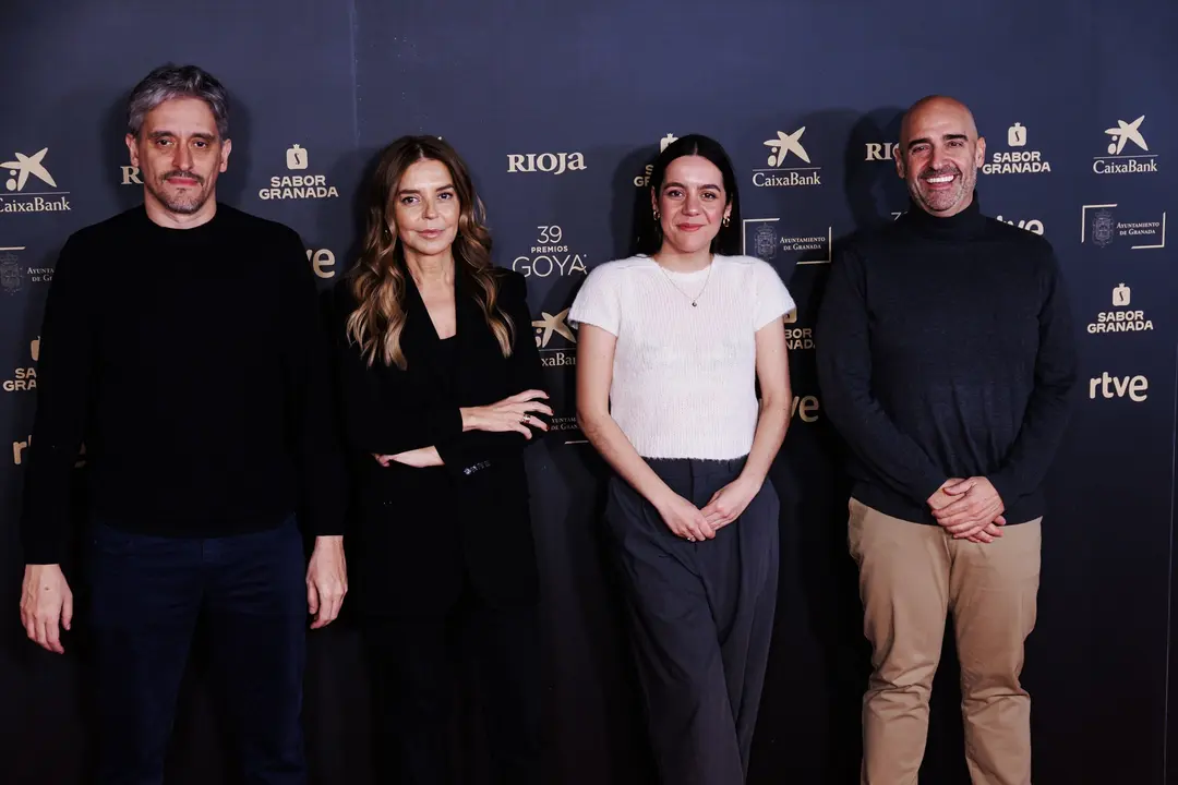 El equipo de 'El 47' posa tras la presentaci&oacute;n de los nominados a la 39 edici&oacute;n de los Goya. EP