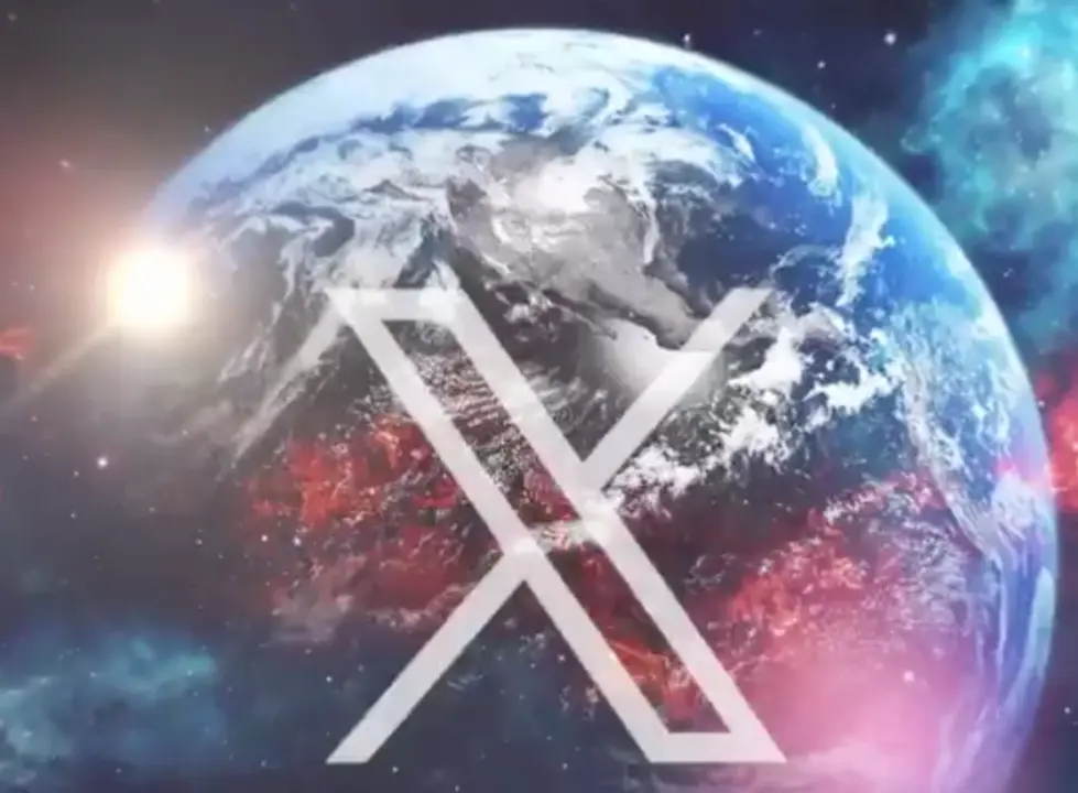 El logotipo de X, la red social de Elon Musk, aparece sobre un fondo c&oacute;smico que simboliza su expansi&oacute;n global.