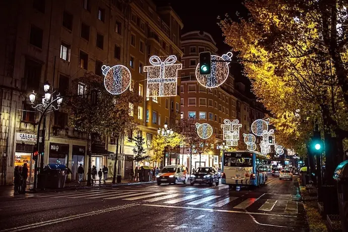 Una de las calle de Santander en Navidad. / EP
