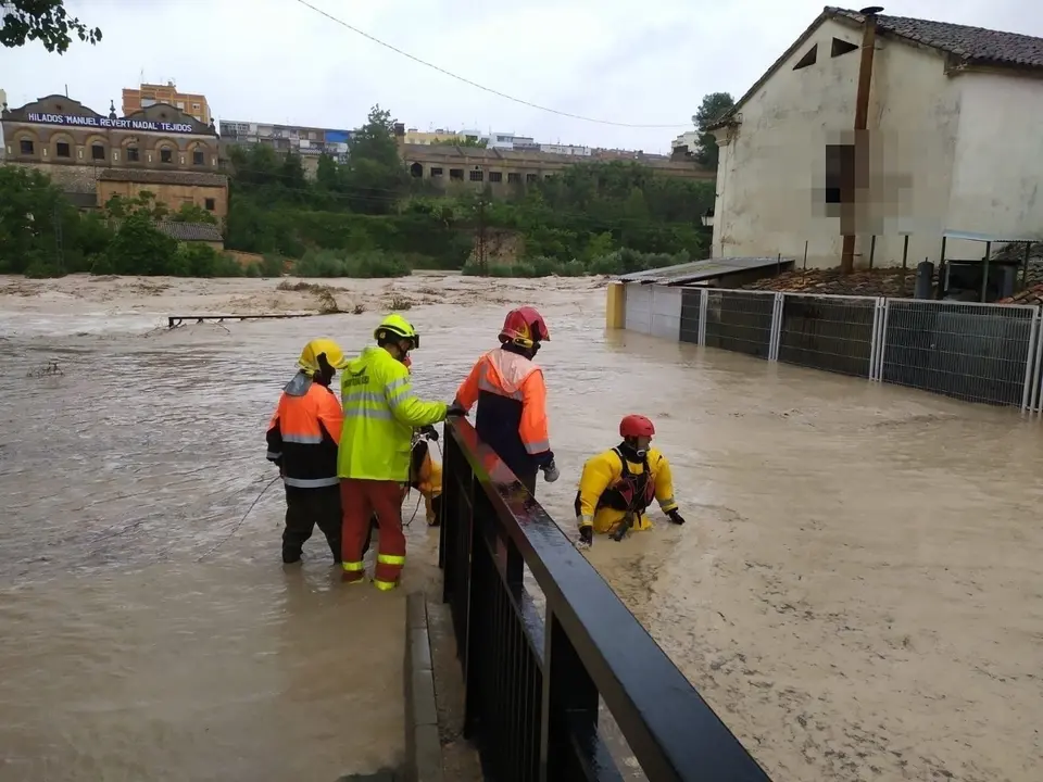 Bomberos en uno de los servicios realizados en el episodio de DANA. / EP