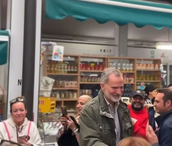 Los Reyes y sus hijas realizan una visita privada sorpresa a Catarroja, Valencia. / EP