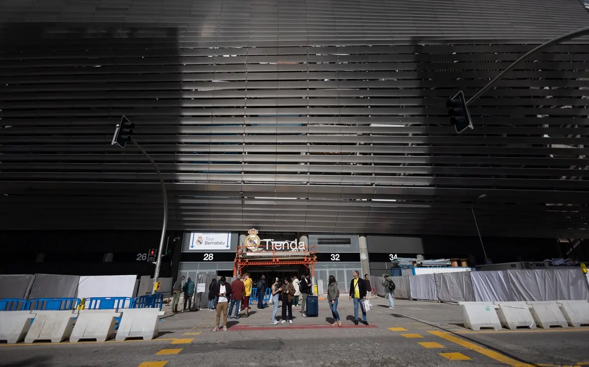 Parte de la fachada del estadio Santiago Bernab&eacute;u. EP / Archivo