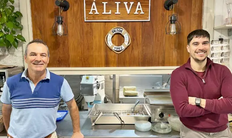 Jos&eacute; Antonio y Sergio, padre e hijo, dos generaciones al frente del negocio. / ALERTA