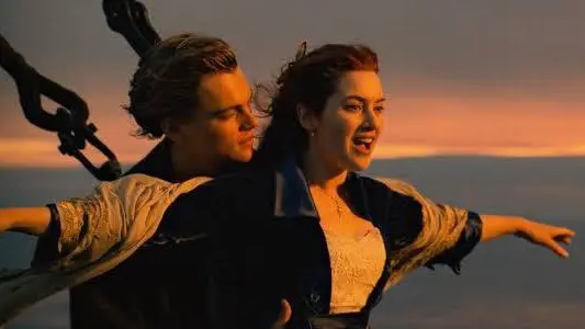 Leonardo DiCaprio y Kate Winslet durante una escena de Titanic. / X
