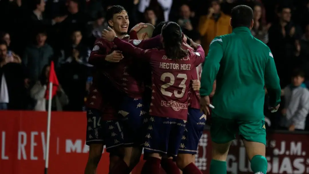Los jugadores del Pontevedra celebran uno de los goles. / CF Pontevedra