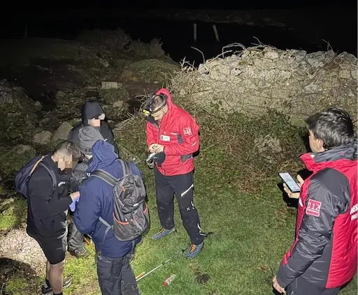 Rescatados tres j&oacute;venes senderistas perdidos en Soba. / 112 CANTABRIA