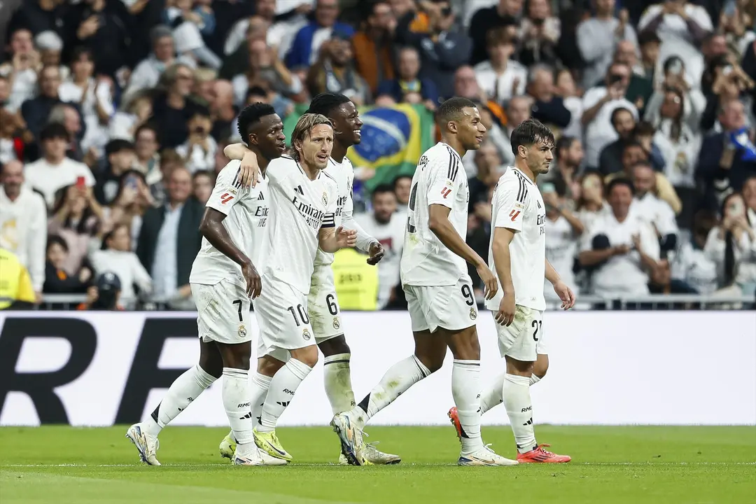 Los jugadores del Real Madrid celebran un gol. / Irina R. Hipolito