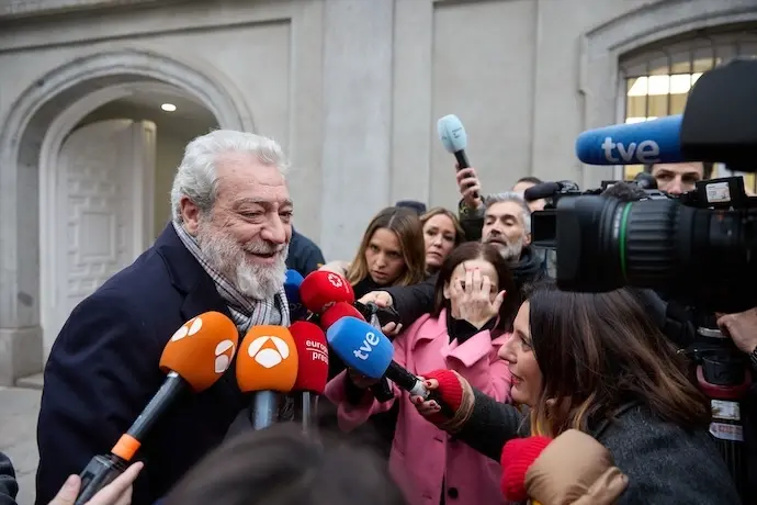 El jefe de gabinete de la presidenta de la Comunidad de Madrid, Isabel D&iacute;az Ayuso, Miguel &Aacute;ngel Rodr&iacute;guez, ofrece declaraciones a los medios a su llegada a declarar al Tribunal Supremo, a 8 de enero de 2025, en Madrid (Espa&ntilde;a). Miguel &Aacute;ngel Rodr&iacute;guez est&aacute; citado para declarar como testigo en la causa donde se investiga al fiscal general del Estado, &Aacute;lvaro Garc&iacute;a Ortiz, por la presunta filtraci&oacute;n contra el novio de la mandataria regional, Alberto Gonz&aacute;lez Amador. El alto tribunal tambi&eacute;n ha citado como testigos a ocho periodistas para rastrear la presunta filtraci&oacute;n.

Jes&uacute;s Hell&iacute;n / Europa Press
08/1/2025