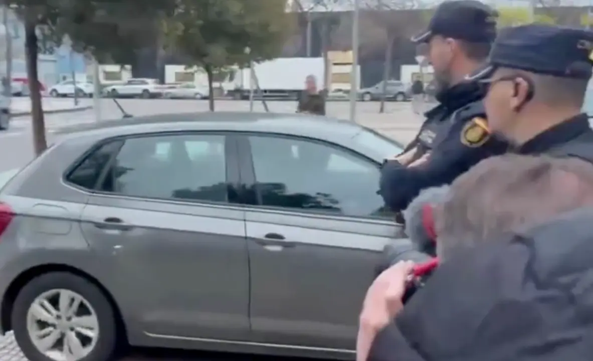 A pesar de que no consta una solicitud formal al decanato para usar esta entrada, la juez a cargo de la instrucci&oacute;n permiti&oacute; que David S&aacute;nchez accediera por esta v&iacute;a, al igual que ocurri&oacute; en ocasiones anteriores con Bego&ntilde;a G&oacute;mez.