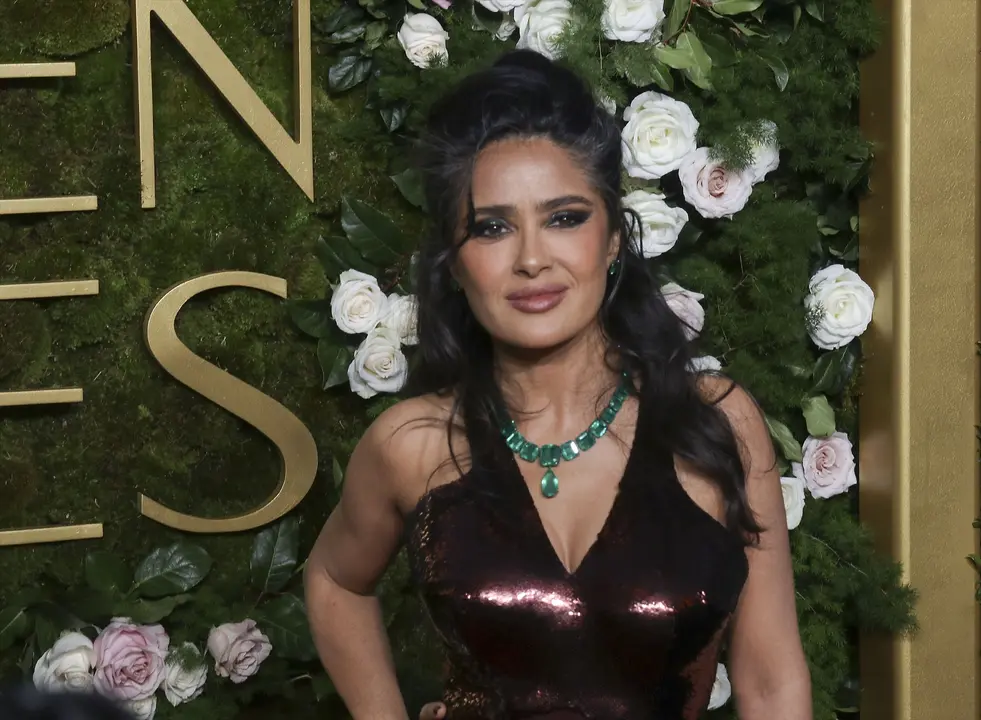 La actriz Salma Hayek en los Globos de Oro. / Burt Harris
