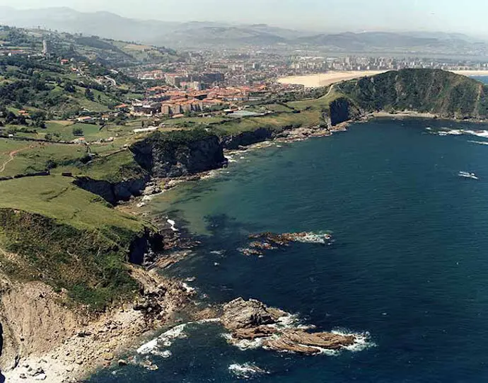 Vista general del acantilado del Aila. / A.E