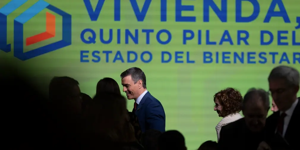 Pedro S&aacute;nchez presenta un plan de vivienda que incluye subidas de impuestos, restricciones a la compraventa por extranjeros y mayor intervenci&oacute;n estatal. Estas medidas prometen encarecer a&uacute;n m&aacute;s el acceso a la vivienda en Espa&ntilde;a. Eduardo Parra / Europa Press