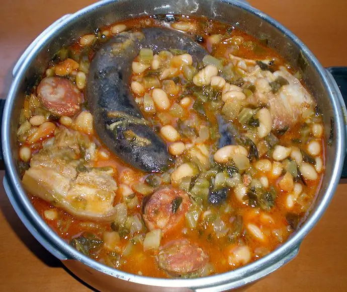 Un plato de cocido monta&ntilde;&eacute;s. / EP