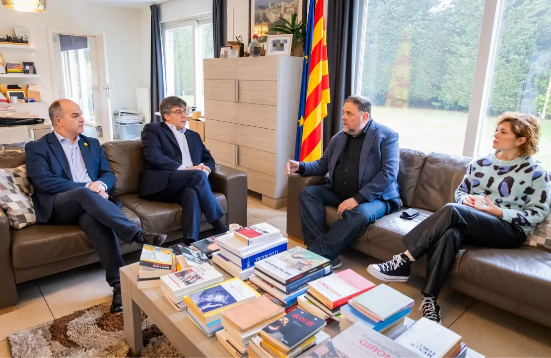 Reuni&oacute;n hoy en Waterloo de 
Oriol Junqueras y Elisenda Alamany
con el presidente y el secretario general de Junts, Carles Puigdemont y Jordi Turull. / ERC / Red X