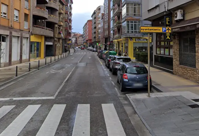 La calle Teodoro Calder&oacute;n de Torrelavega. / A.E