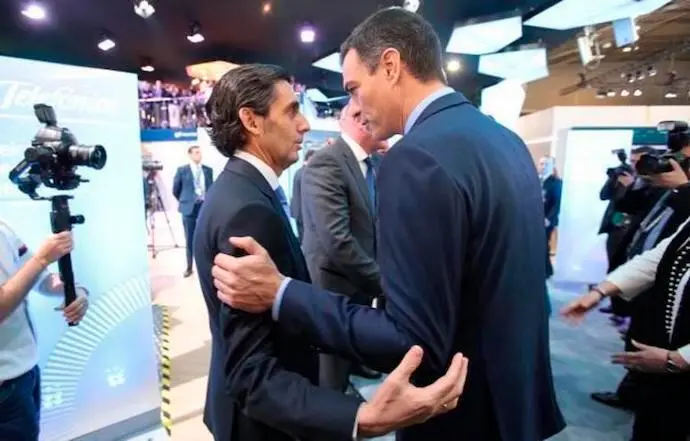 Pedro S&aacute;nchez y Jos&eacute; Mar&iacute;a &Aacute;lvarez-Pallete en un evento de Telef&oacute;nica, antes del controvertido cese del presidente de la multinacional por orden del Gobierno.