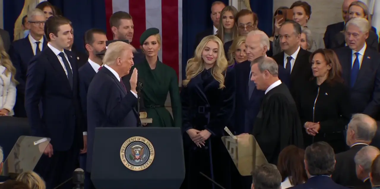 Momento de la jura de Trump. / RRSS