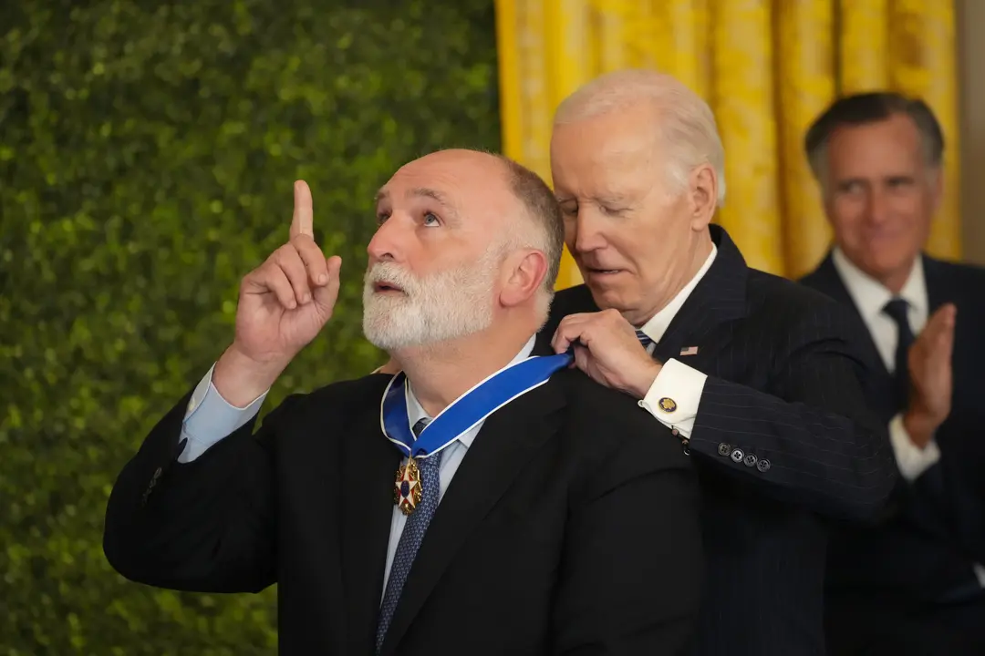 Joe Biden condecor&oacute; a a Jos&eacute; Andr&eacute;s con la Medalla Presidencial de la Libertad. / EP