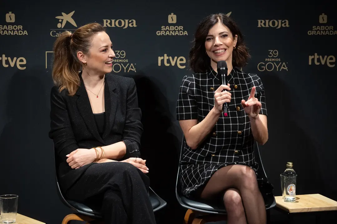 Las presentadoras de los Premios Goya 2025 y actrices, Maribel Verd&uacute; y Leonor Watling, atienden a los medios a dos semanas de la gala de los Goya 2025. / Alejandro Mart&iacute;nez V&eacute;lez