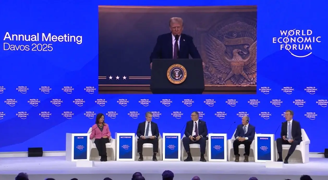 La presidenta de Banco Santander, Ana Bot&iacute;n, durante un panel con el presidente de Estados Unidos, Donald Trump, en la edici&oacute;n de 2025 del Foro Econ&oacute;mico Mundial. / FORO ECON&Oacute;MICO MUNDIAL