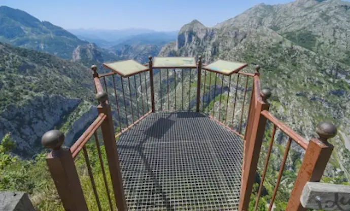 El mirador sobre el r&iacute;o Gandara. / A.S
