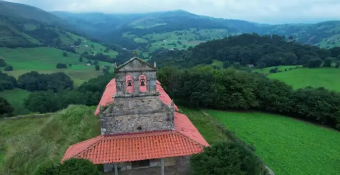VIsta de la iglesia de Santa Mar&iacute;a de Cay&oacute;n. / A.S