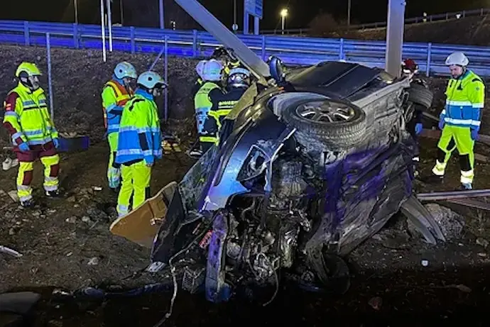 Efectivos del Summa en el lugar del accidente.COMUNIDAD DE MADRID