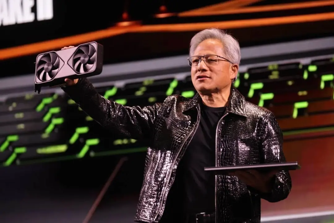 El CEO de Nvidia, Jensen Huang, durante la presentaci&oacute;n en CES 2025. / NVIDIA