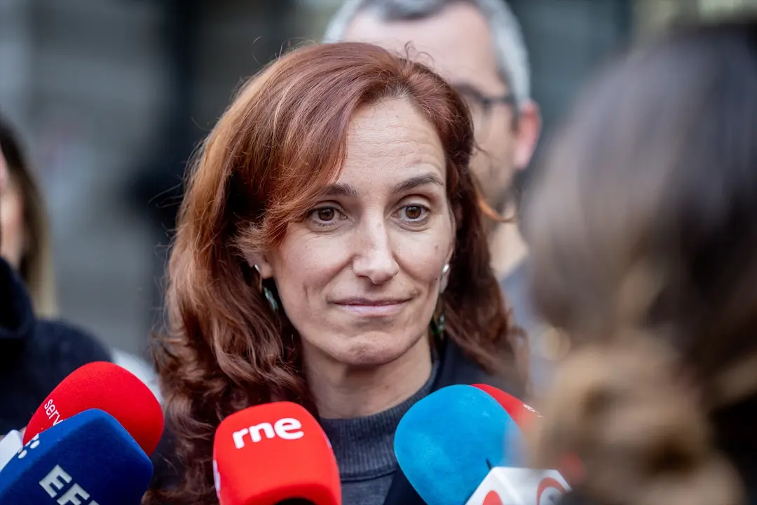 La ministra de Sanidad, M&oacute;nica Garc&iacute;a, atiende a los medios de comunicaci&oacute;n. / Ricardo Rubio