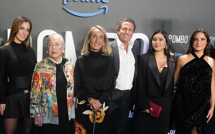La familia Pombo posa en la premier de la 'docuserie'. / &Aacute;ngel D&iacute;az Bri&ntilde;as